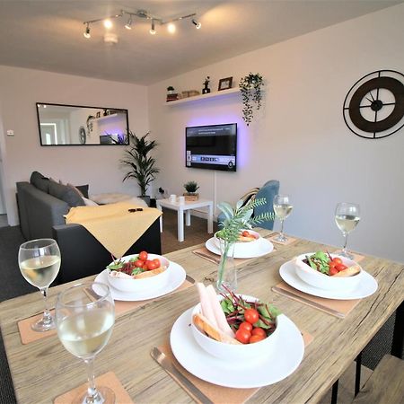 Thesiger Court Apartments - Free Private Parking - By Property Promise Cardiff Exterior foto